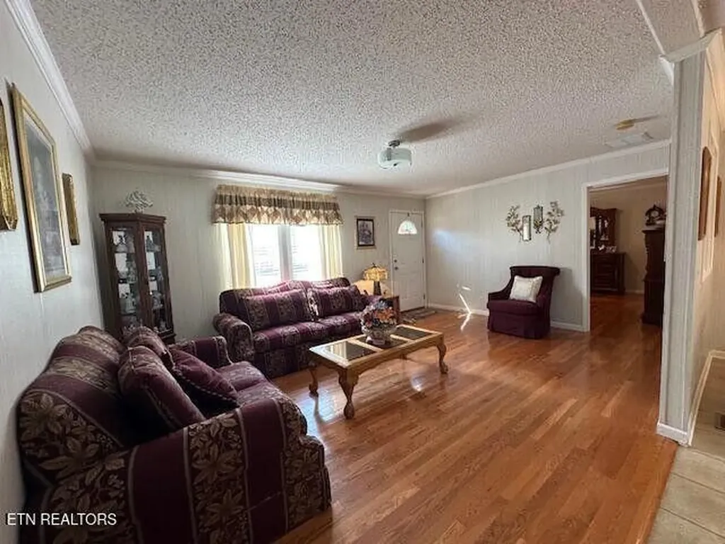 63 Powell Howard Lane Hulen KY 40845