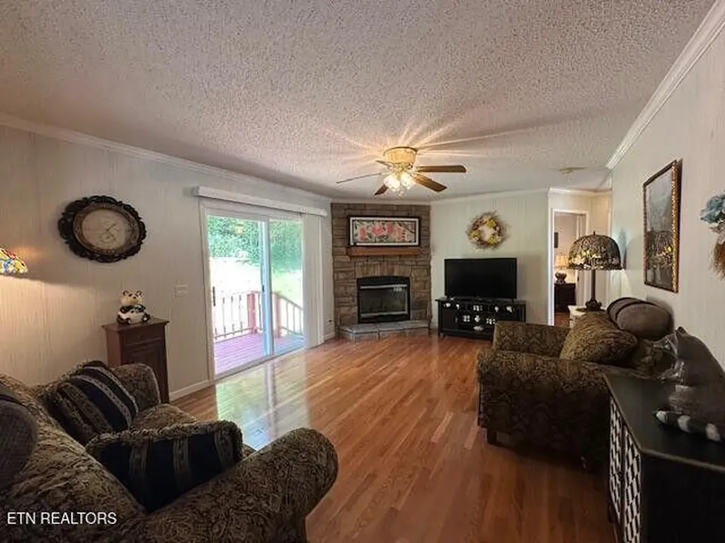 63 Powell Howard Lane Hulen KY 40845