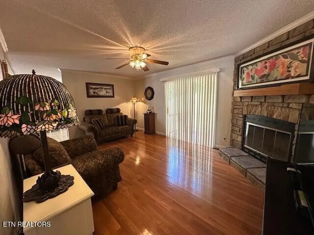 63 Powell Howard Lane Hulen KY 40845