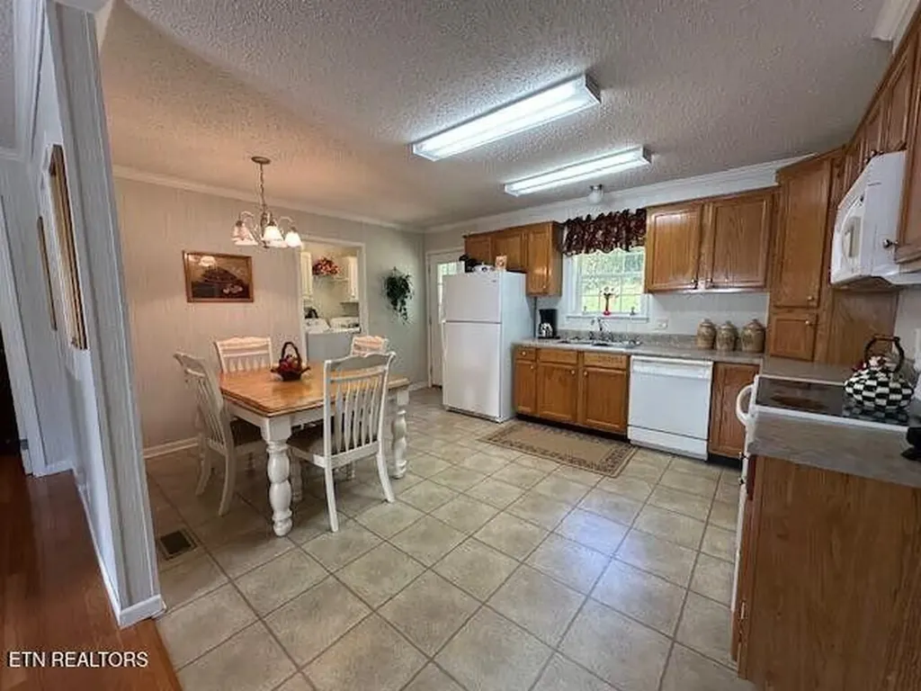 63 Powell Howard Lane Hulen KY 40845
