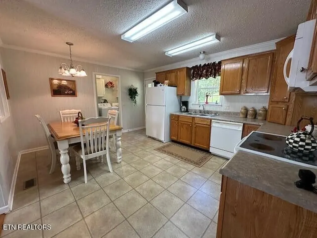 63 Powell Howard Lane Hulen KY 40845