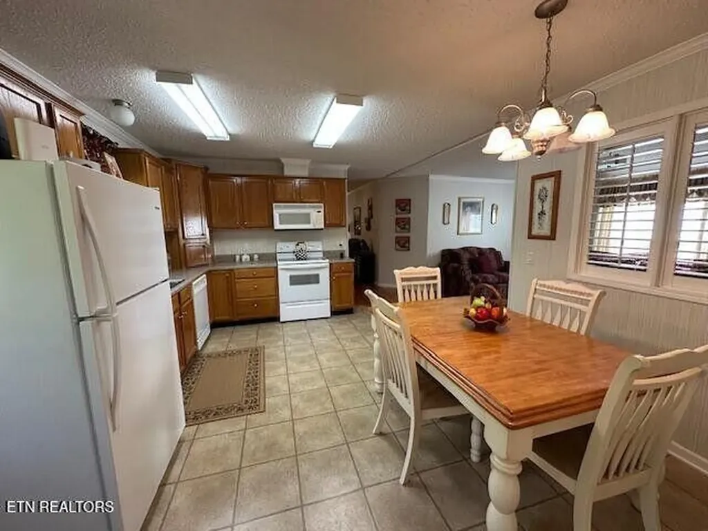 63 Powell Howard Lane Hulen KY 40845