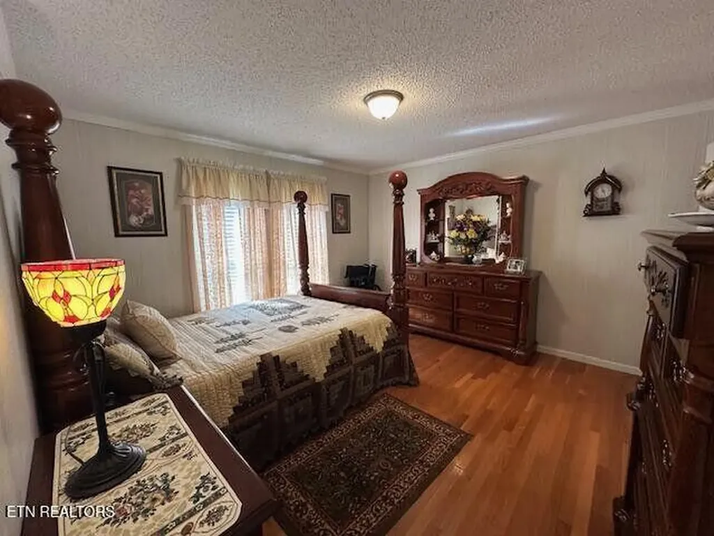63 Powell Howard Lane Hulen KY 40845
