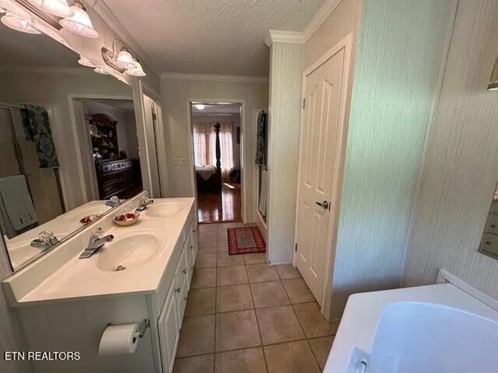 63 Powell Howard Lane Hulen KY 40845