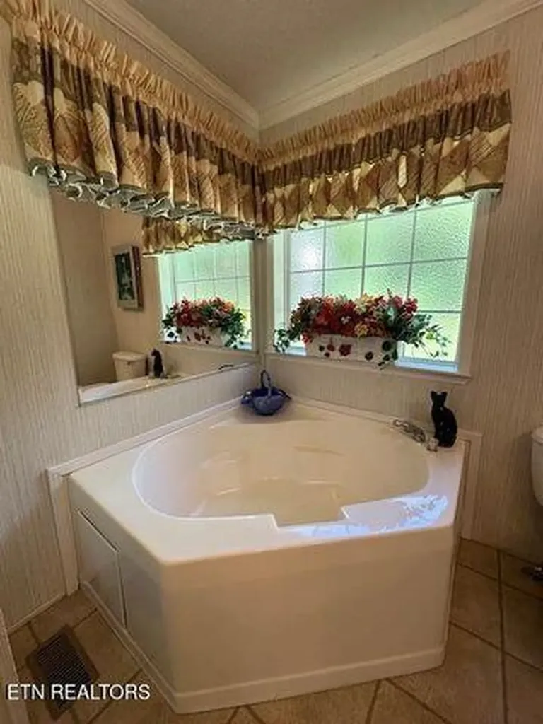 63 Powell Howard Lane Hulen KY 40845