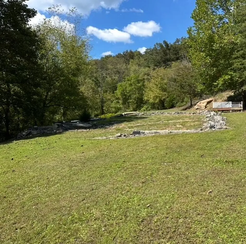 63 Powell Howard Lane Hulen KY 40845
