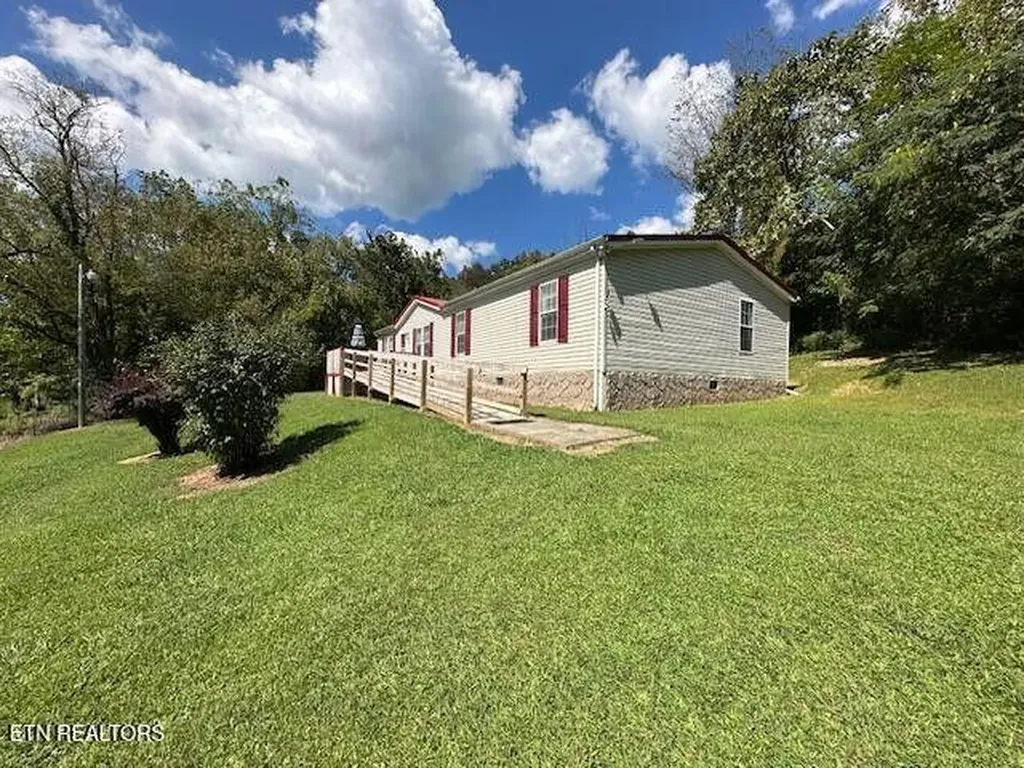 63 Powell Howard Lane Hulen KY 40845
