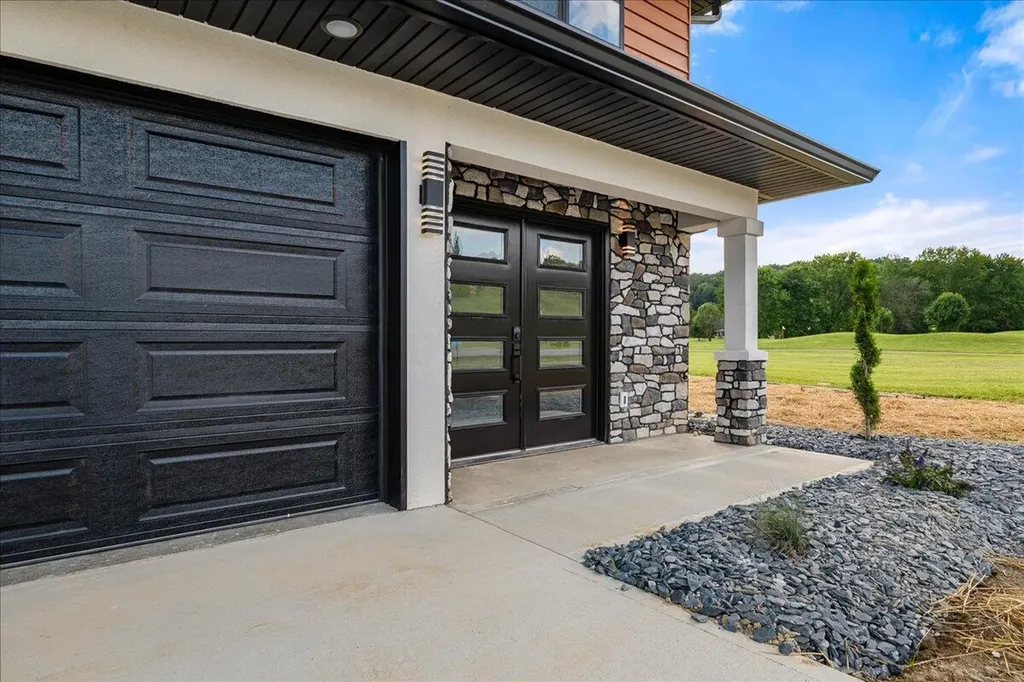 143 & 145 Crooked Creek Drive London KY 40744