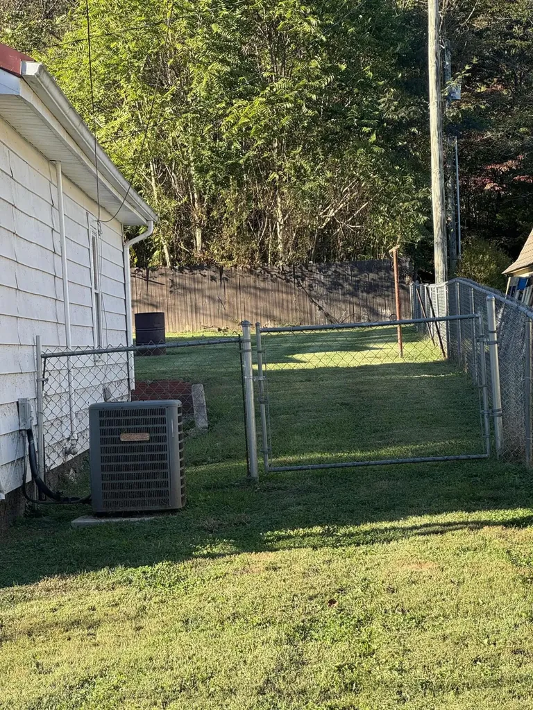 357 Highway 522 Baxter KY 40806