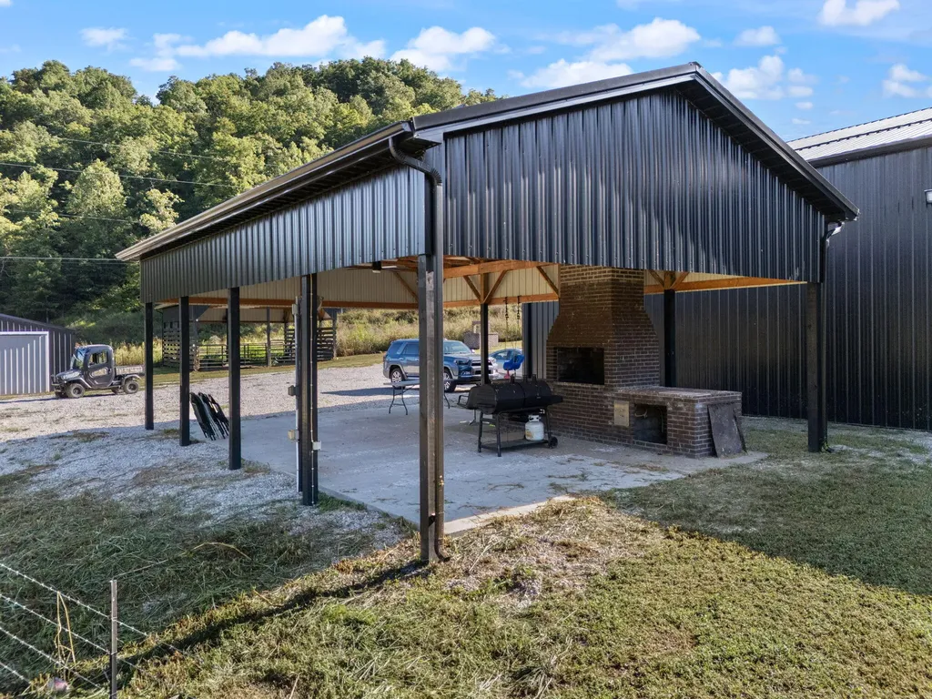 3761 Down And Around Road Salyersville KY 41465