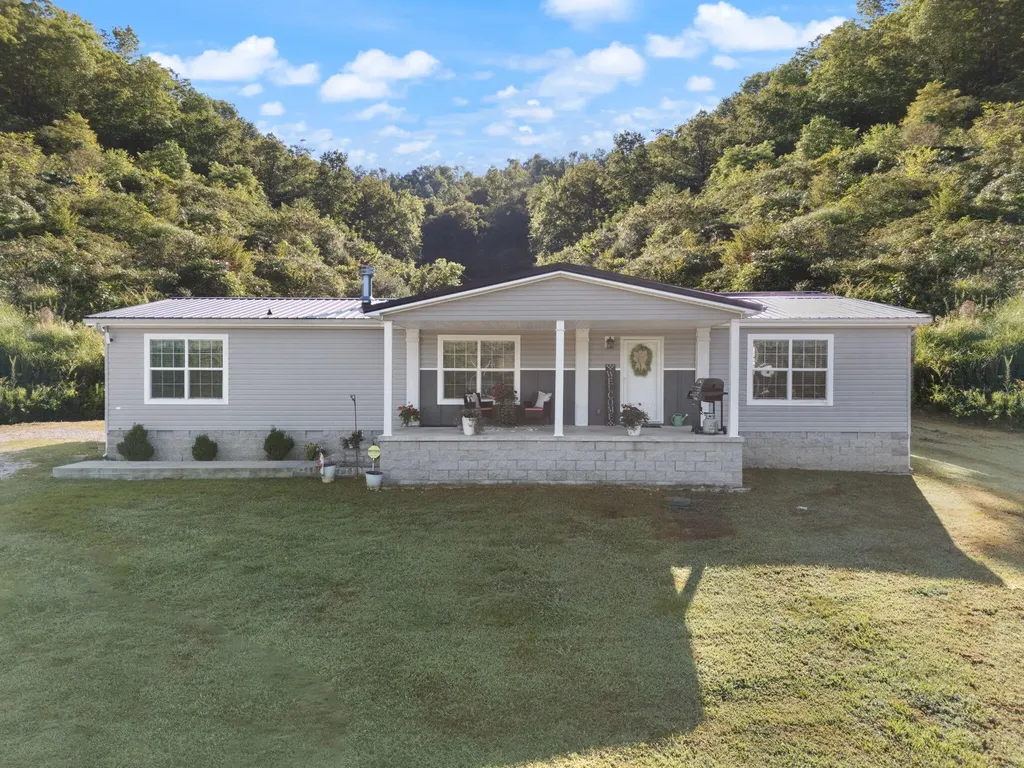 3761 Down And Around Road Salyersville KY 41465