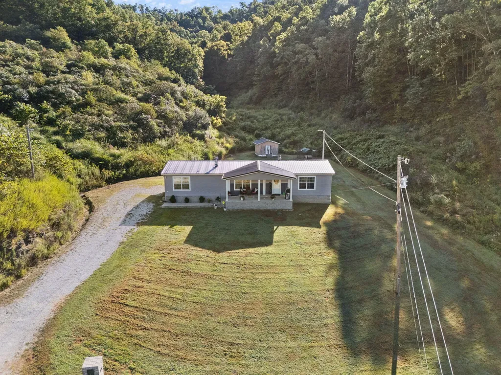 3761 Down And Around Road Salyersville KY 41465