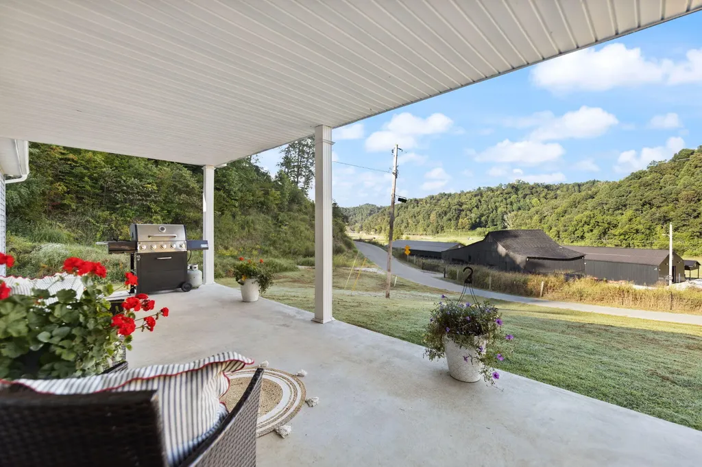 3761 Down And Around Road Salyersville KY 41465