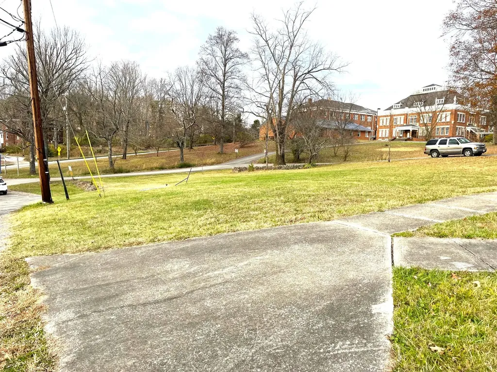 9999 Bennett Circle London KY 40741