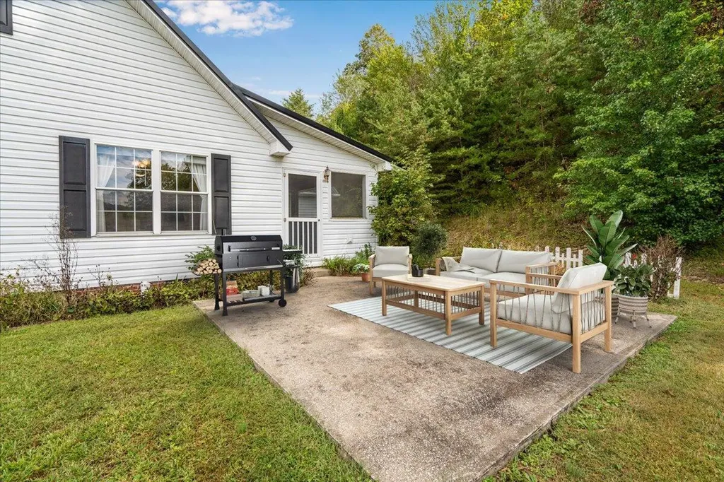 300 Carrington Green Road Salt Lick KY 40371