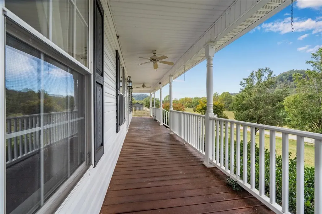 300 Carrington Green Road Salt Lick KY 40371