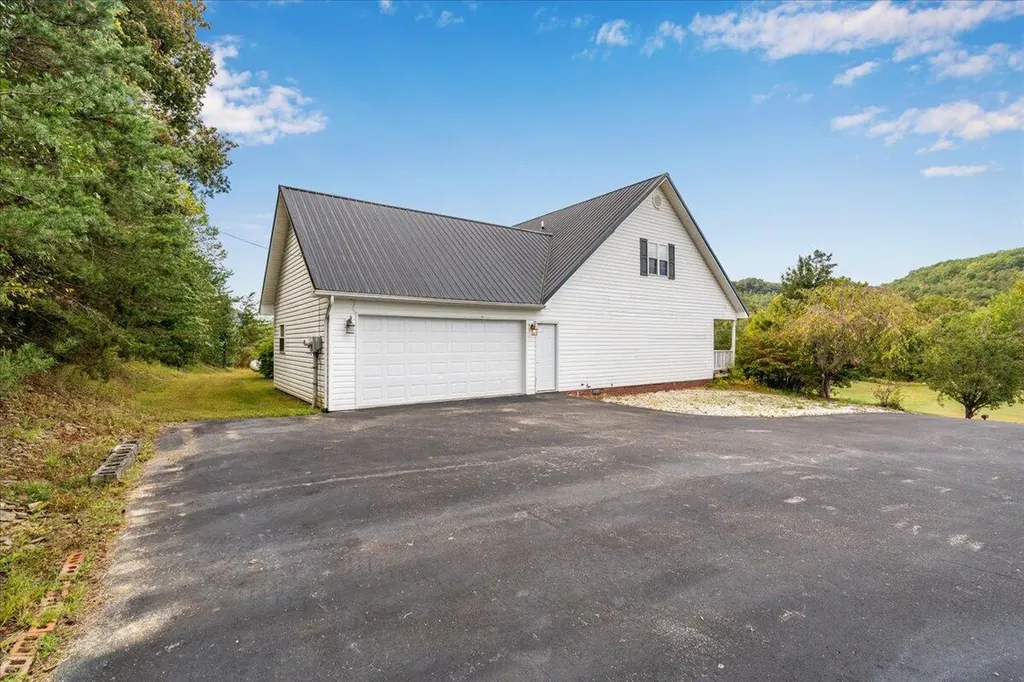 300 Carrington Green Road Salt Lick KY 40371