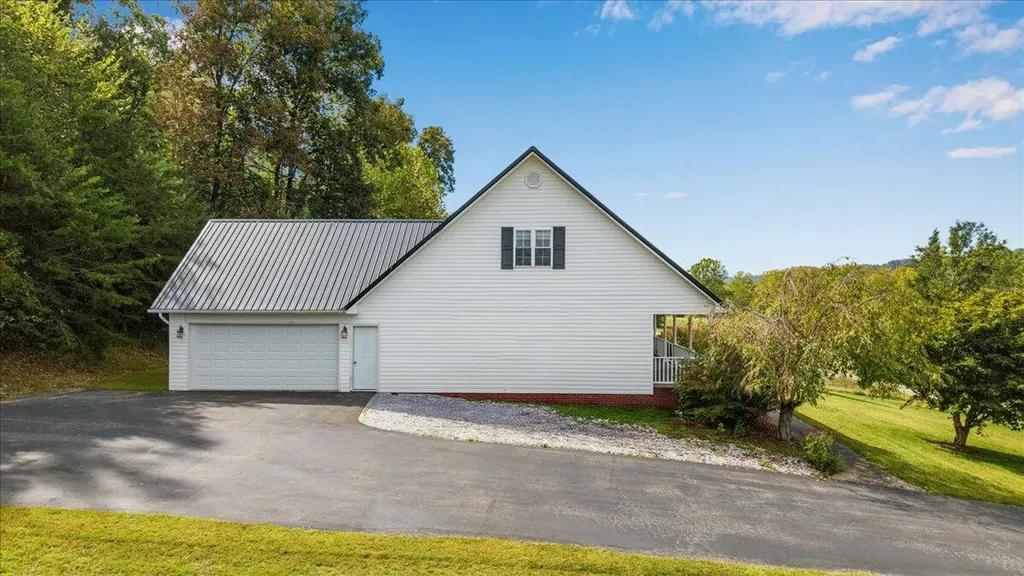 300 Carrington Green Road Salt Lick KY 40371