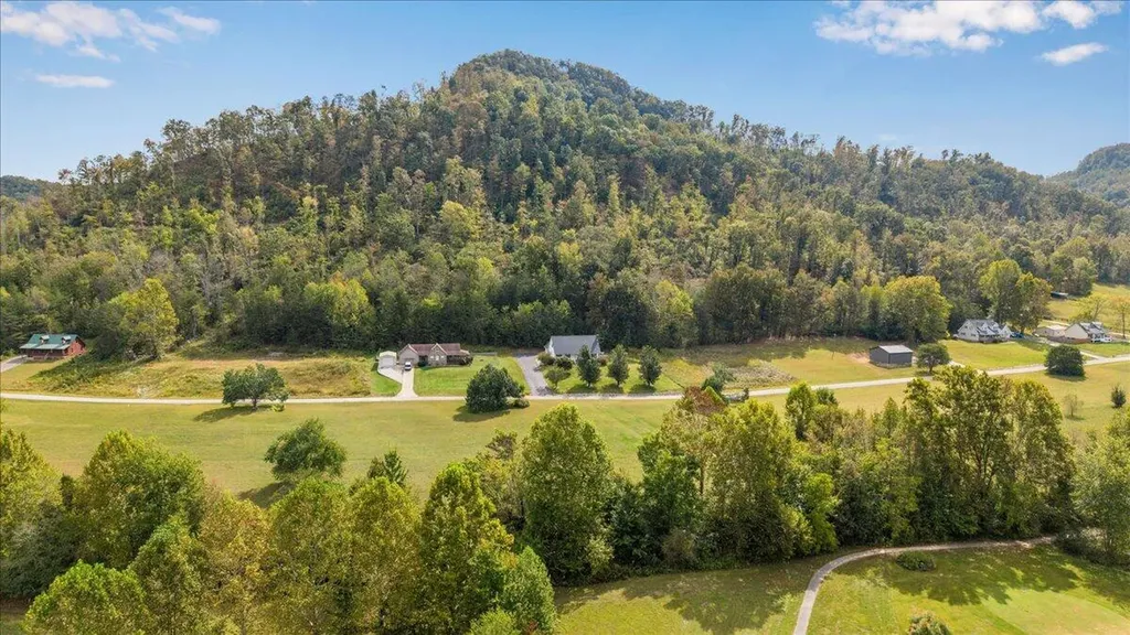 300 Carrington Green Road Salt Lick KY 40371