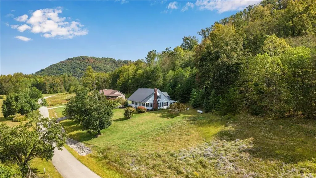 300 Carrington Green Road Salt Lick KY 40371