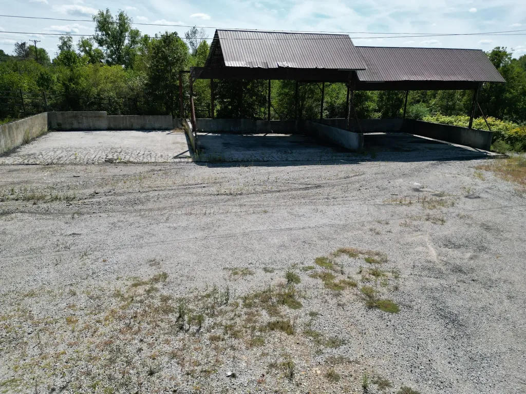 333 Ky-490 East Bernstadt KY 40729