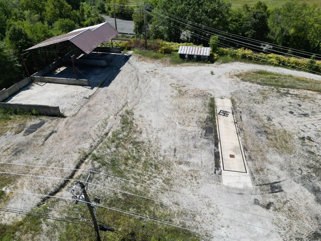 333 Ky-490 East Bernstadt KY 40729
