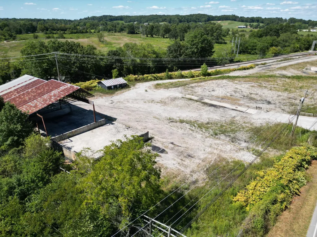 333 Ky-490 East Bernstadt KY 40729