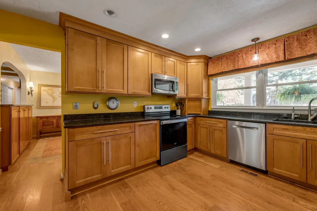 120 Creekside Drive Georgetown KY 40324