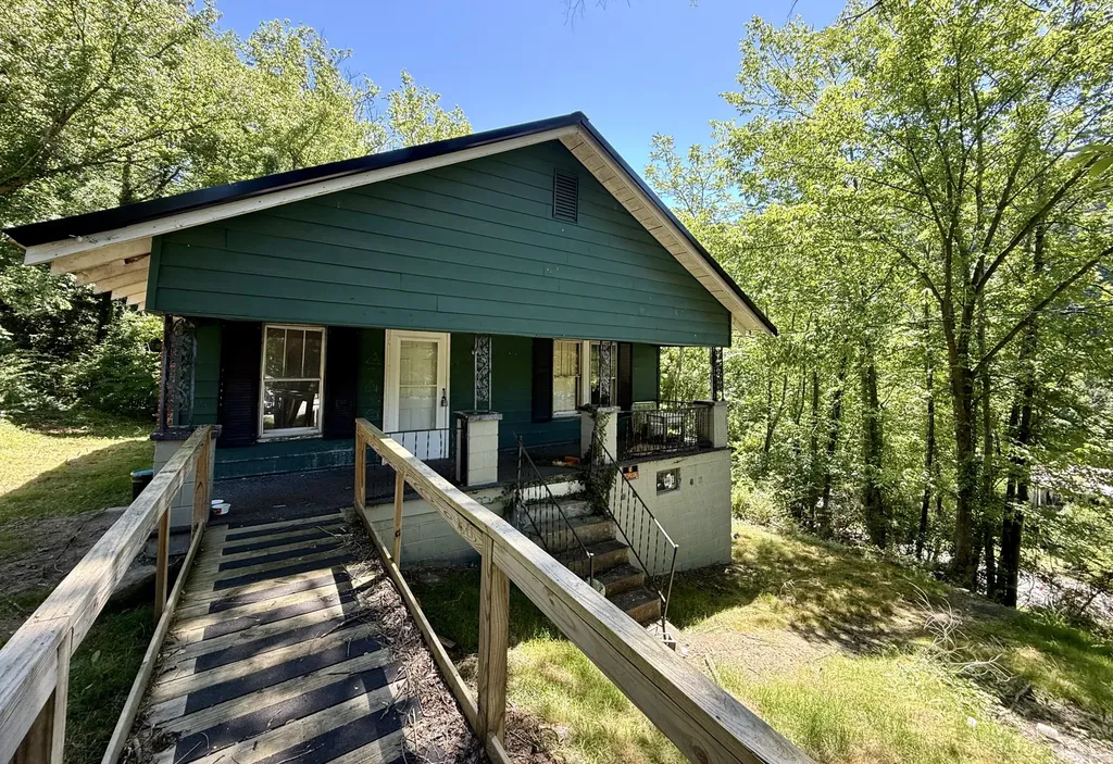 87 Red Wing Road Wallins KY 40873