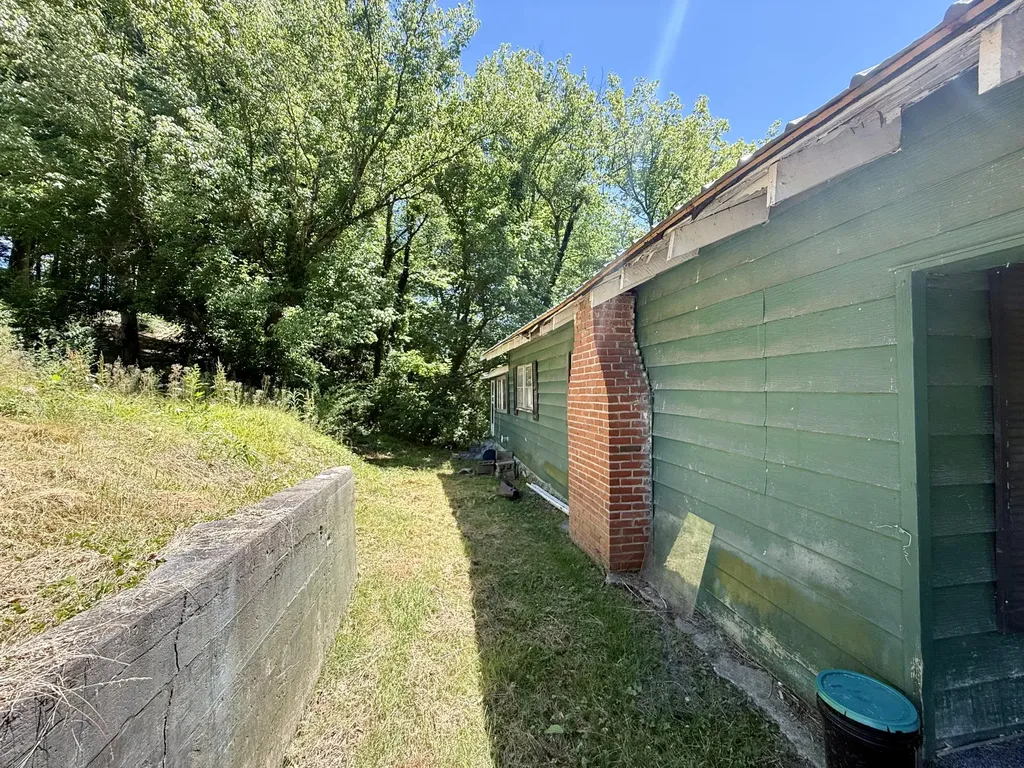 87 Red Wing Road Wallins KY 40873