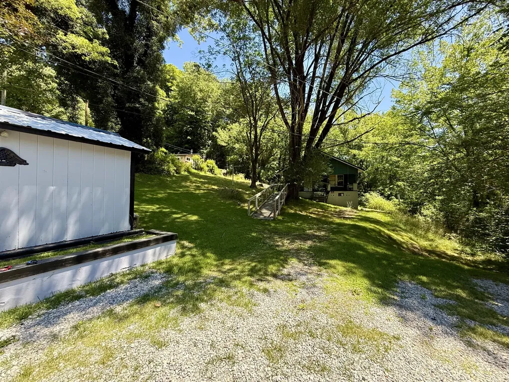 87 Red Wing Road Wallins KY 40873