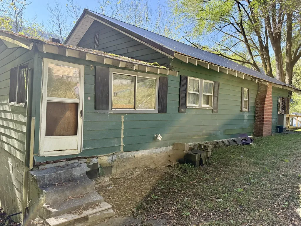 87 Red Wing Road Wallins KY 40873