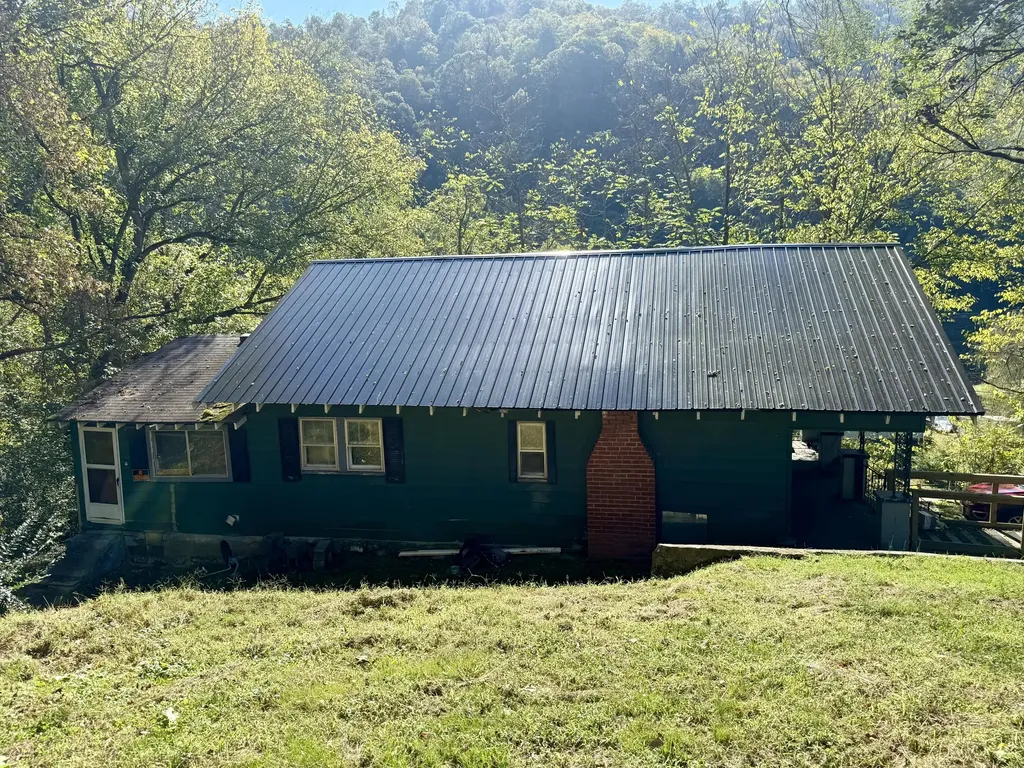 87 Red Wing Road Wallins KY 40873
