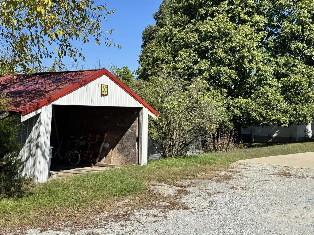 137 Wells Lane Willisburg KY 40078