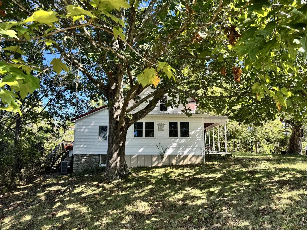 137 Wells Lane Willisburg KY 40078