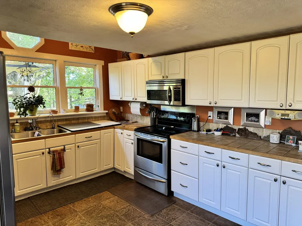 137 Wells Lane Willisburg KY 40078