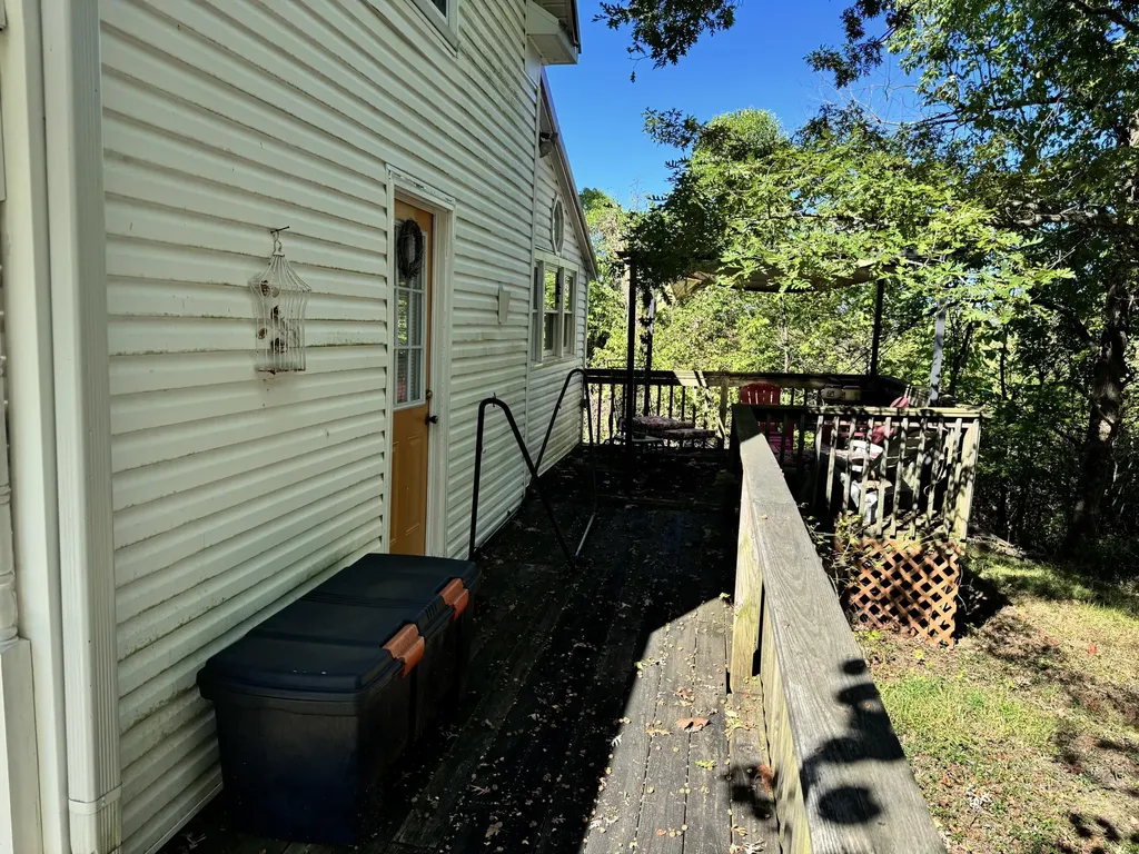 137 Wells Lane Willisburg KY 40078