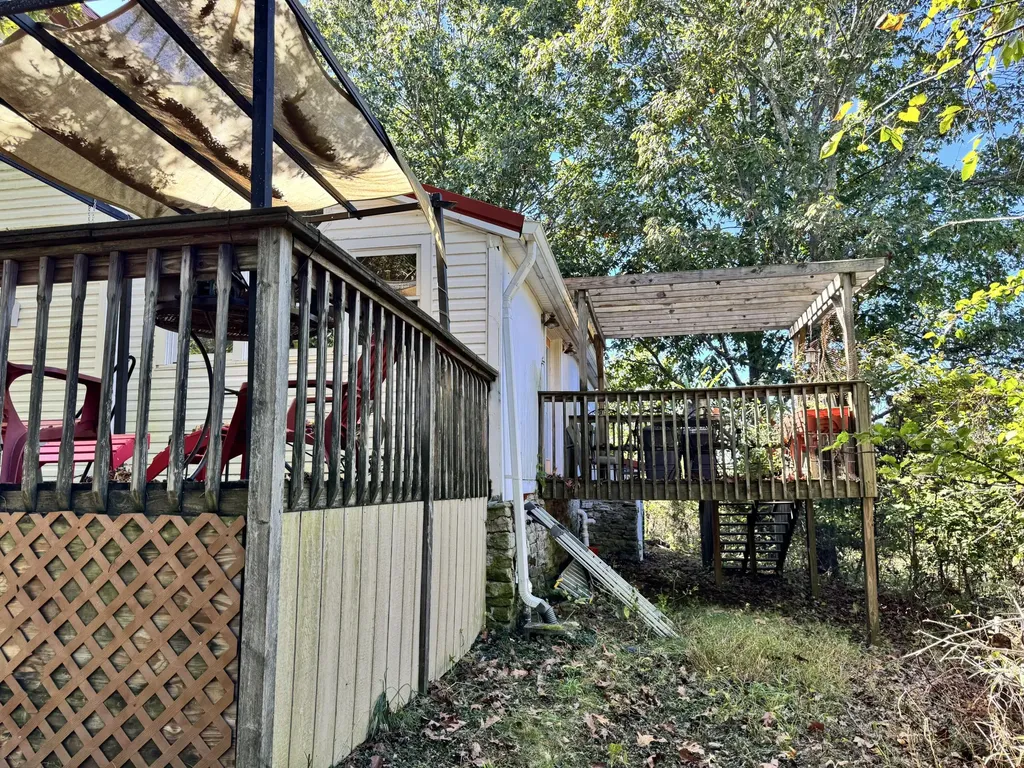 137 Wells Lane Willisburg KY 40078