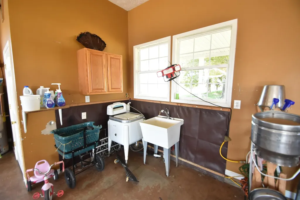3979 Baker Ridge Road Willisburg KY 40078
