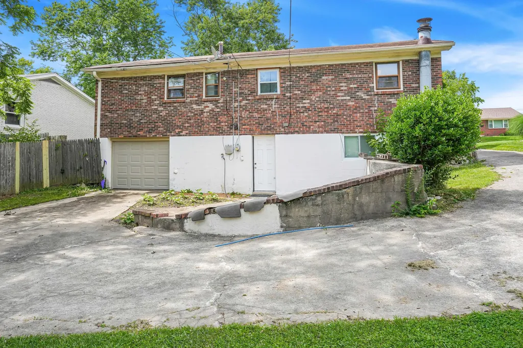 2772 Lockhurst Road Lexington KY 40517