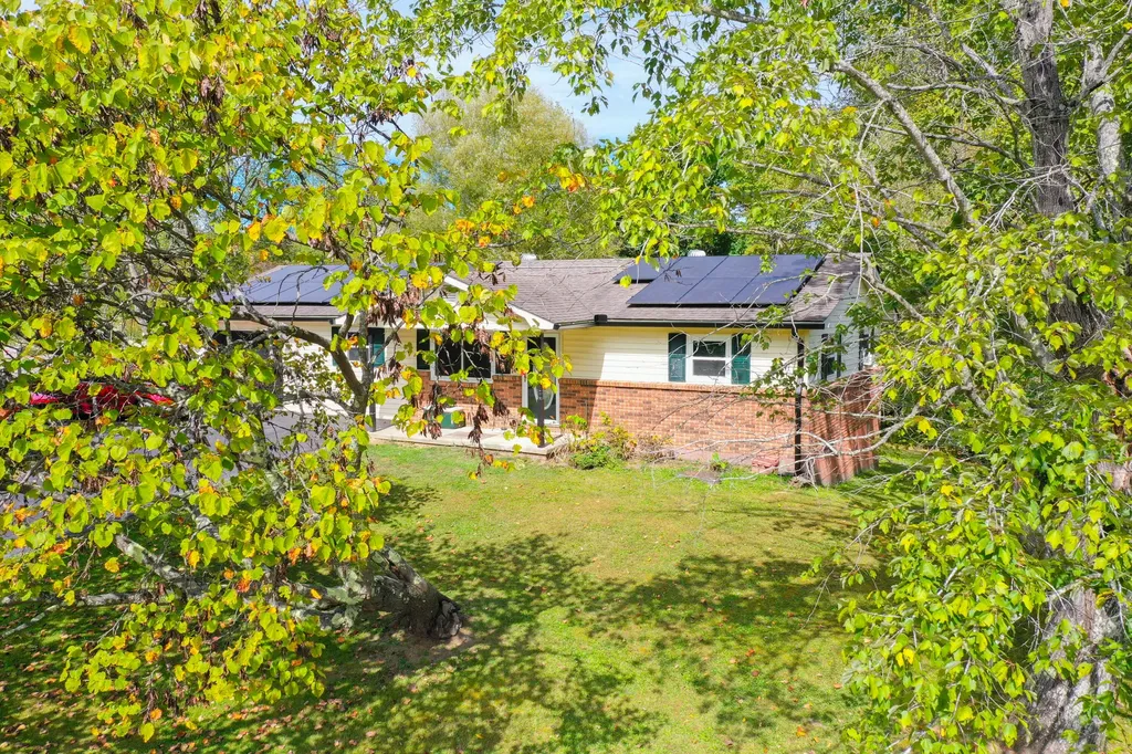 1479 E Williamsburg Street Whitley City KY 42653