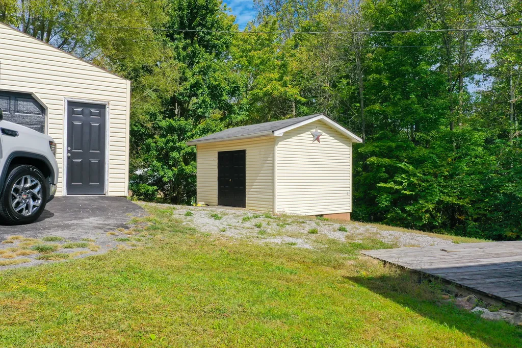 1479 E Williamsburg Street Whitley City KY 42653
