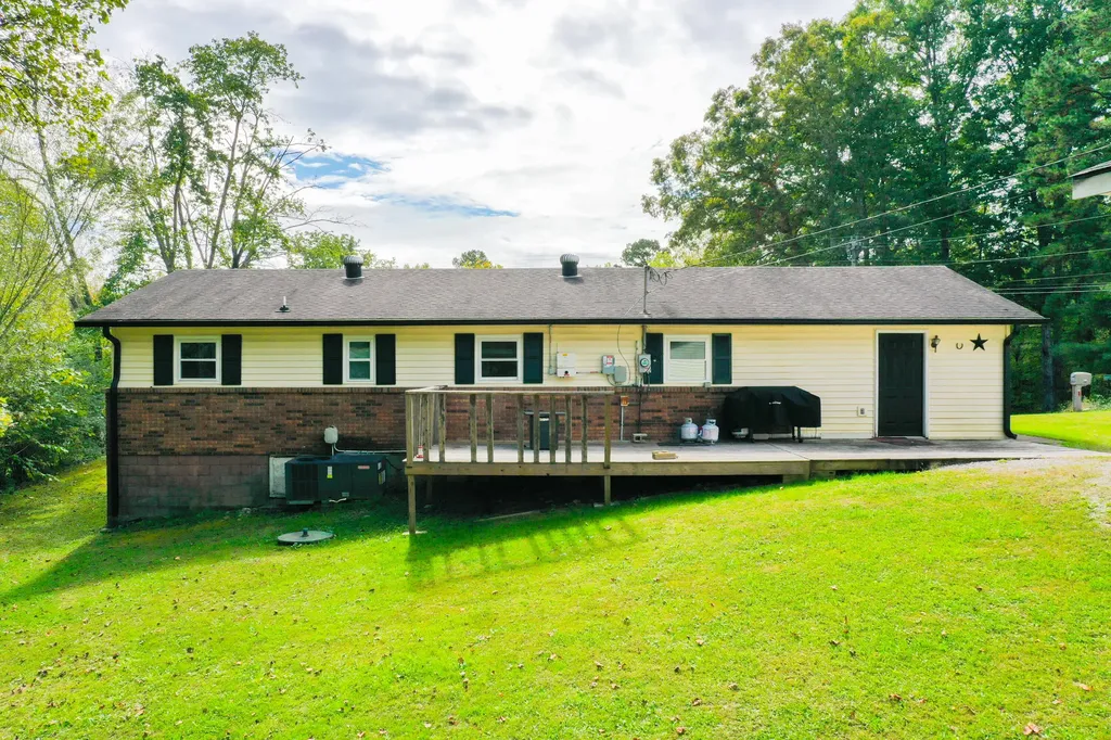 1479 E Williamsburg Street Whitley City KY 42653