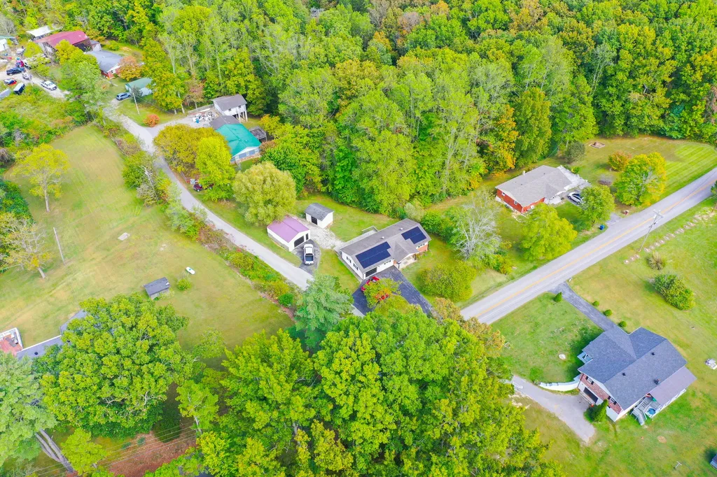 1479 E Williamsburg Street Whitley City KY 42653