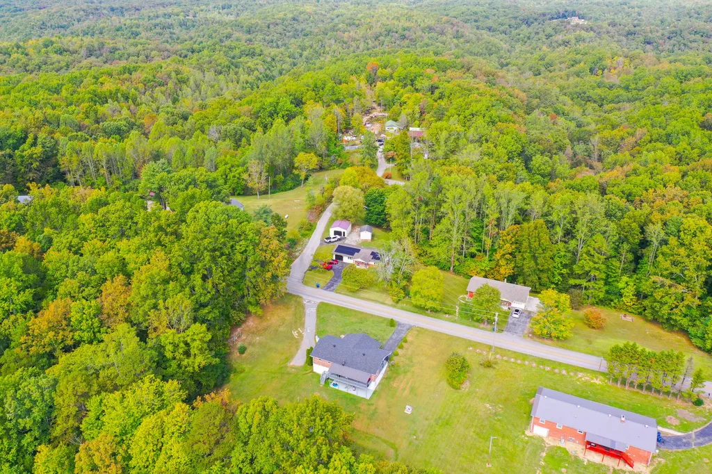 1479 E Williamsburg Street Whitley City KY 42653