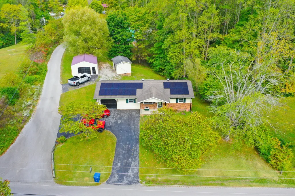 1479 E Williamsburg Street Whitley City KY 42653