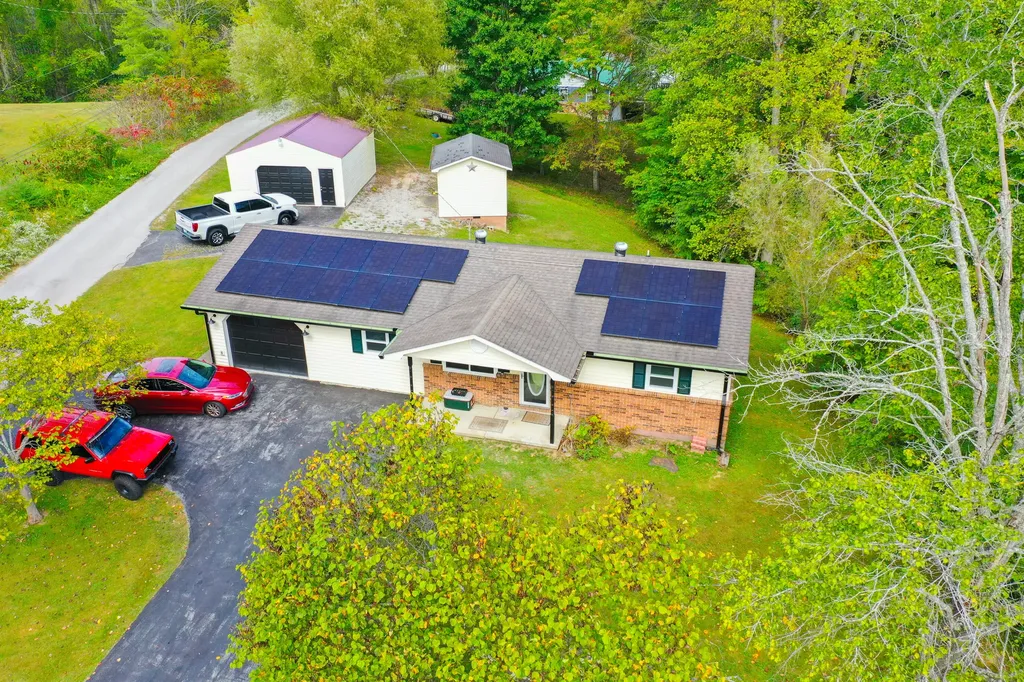 1479 E Williamsburg Street Whitley City KY 42653