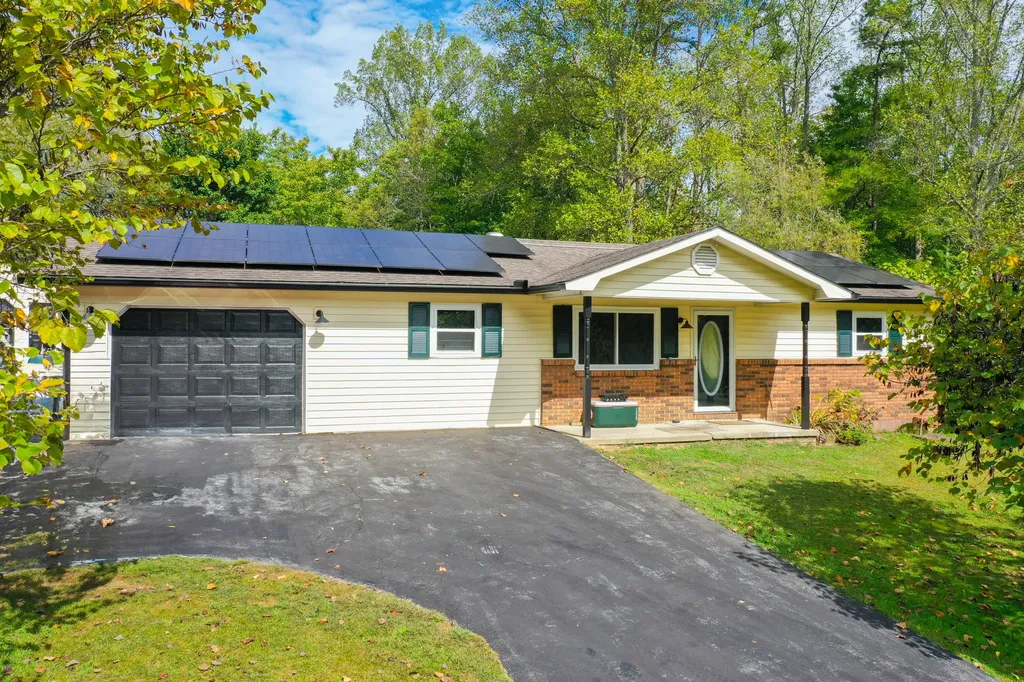 1479 E Williamsburg Street Whitley City KY 42653