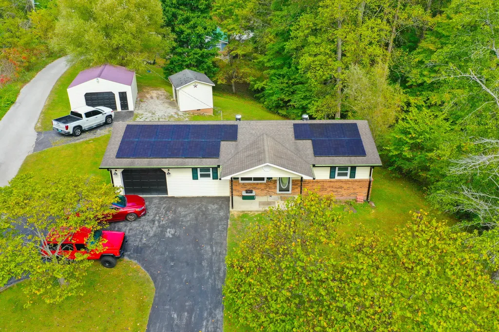 1479 E Williamsburg Street Whitley City KY 42653