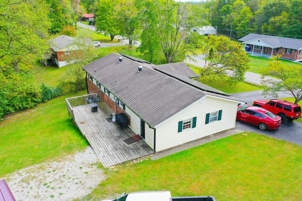 1479 E Williamsburg Street Whitley City KY 42653
